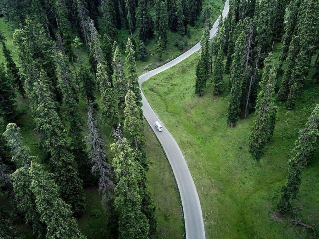 A view of Tangmarg to gulmarg road- Srinagar to gulmarg taxi