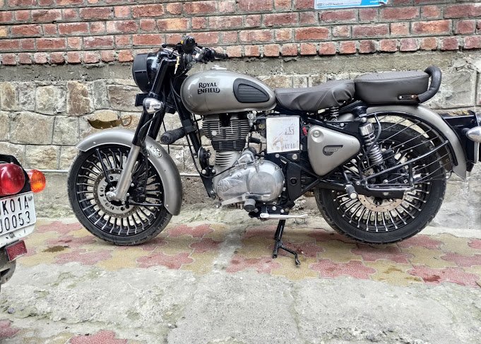Royal Enfield Classic 350 available for rent in Srinagar